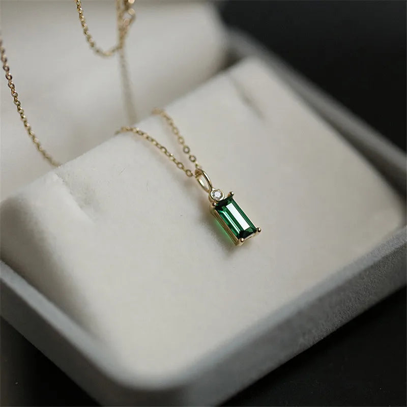 💚Emerald Square"🌟Collar Minimalista con Cristal Verde y Baño en Oro 14K