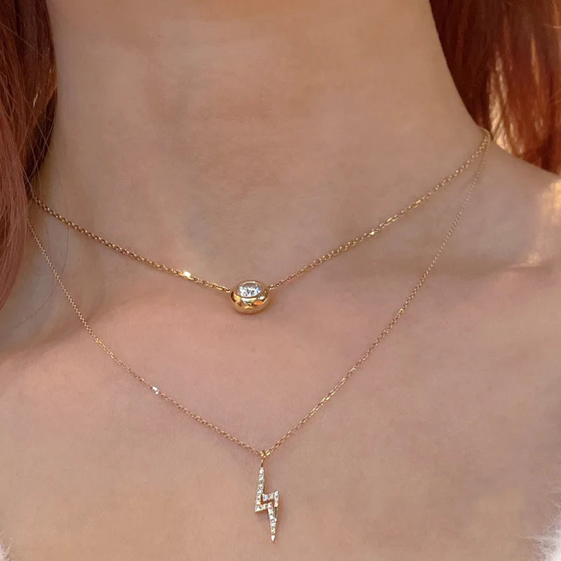 “Electric Soul” – Collar Rayo Plata 925 con Zirconia ⚡ Baño Oro 14K · 44 cm de Poder Sutil