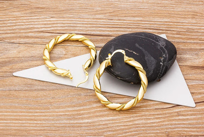 🌈"Cosmic Loop" — Pendientes Bohemios Multicolor con Cristales CZ ✨9 varaintes a elegir