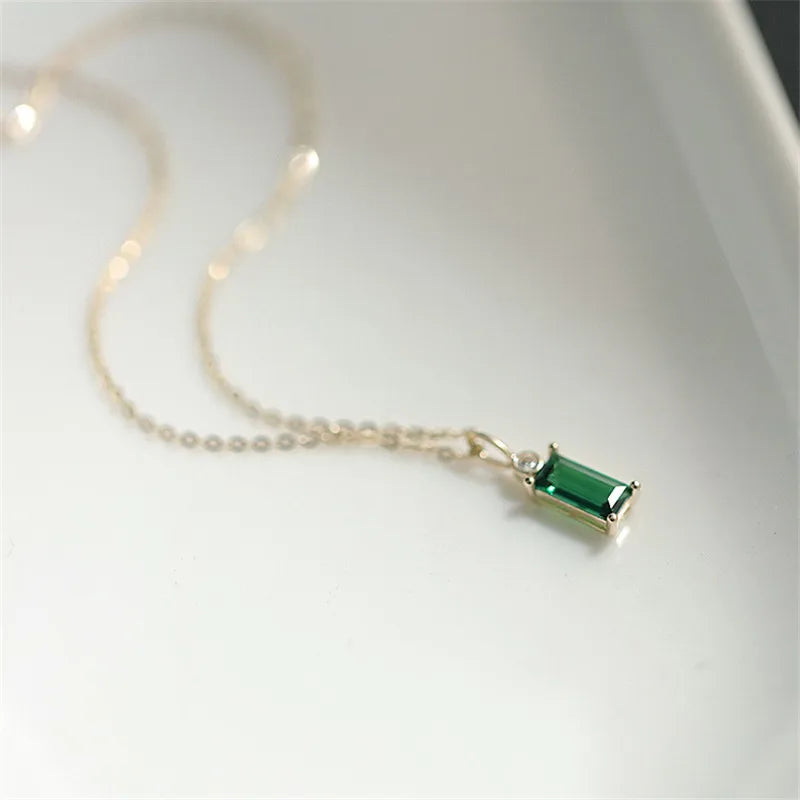 💚Emerald Square"🌟Collar Minimalista con Cristal Verde y Baño en Oro 14K