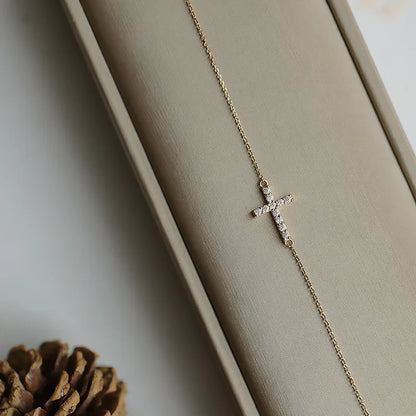 "Divine Cross" ✨ Pulsera Minimal con Cruz de Cristales