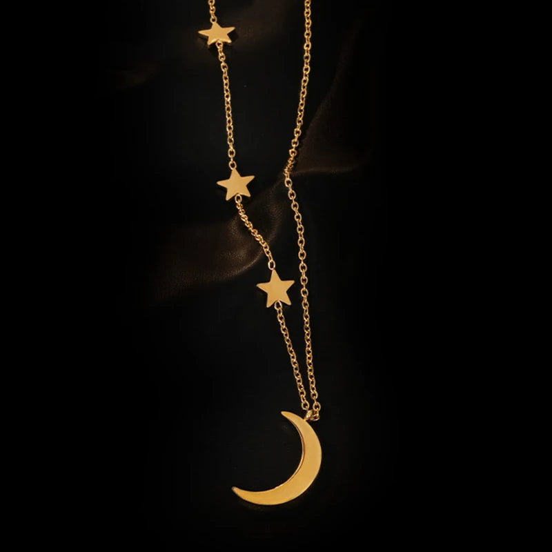 🌙✨ Crescent Dreams – Collar Doble Capa de Luna y Estrellas ✨🌙