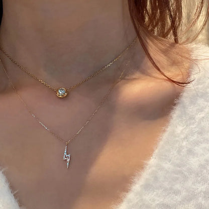 “Electric Soul” – Collar Rayo Plata 925 con Zirconia ⚡ Baño Oro 14K · 44 cm de Poder Sutil