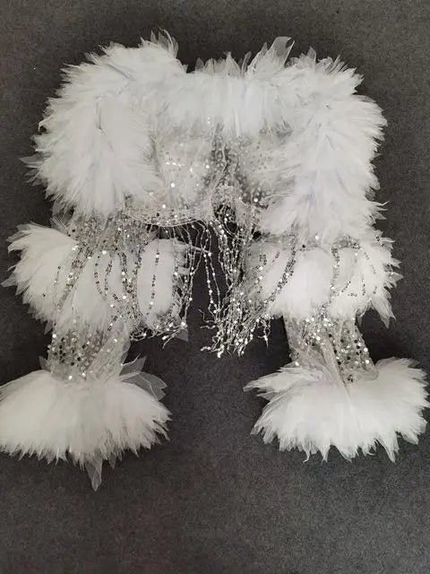 ❄️ White Diva Coat — Kimono de Plumas con Lentejuelas Plateadas👑