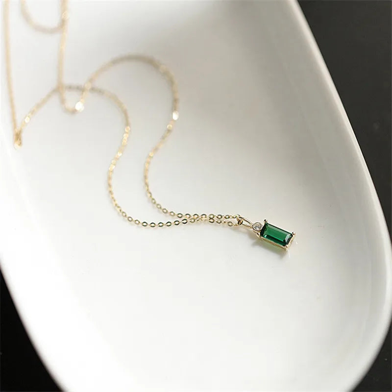 💚Emerald Square"🌟Collar Minimalista con Cristal Verde y Baño en Oro 14K