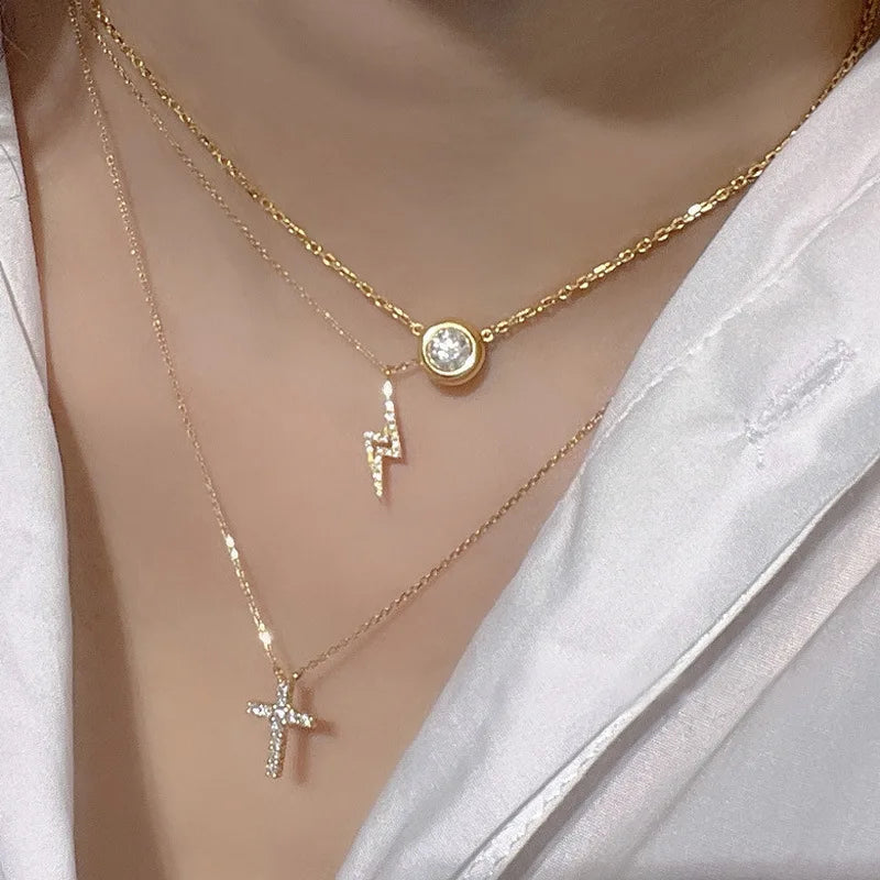 “Electric Soul” – Collar Rayo Plata 925 con Zirconia ⚡ Baño Oro 14K · 44 cm de Poder Sutil