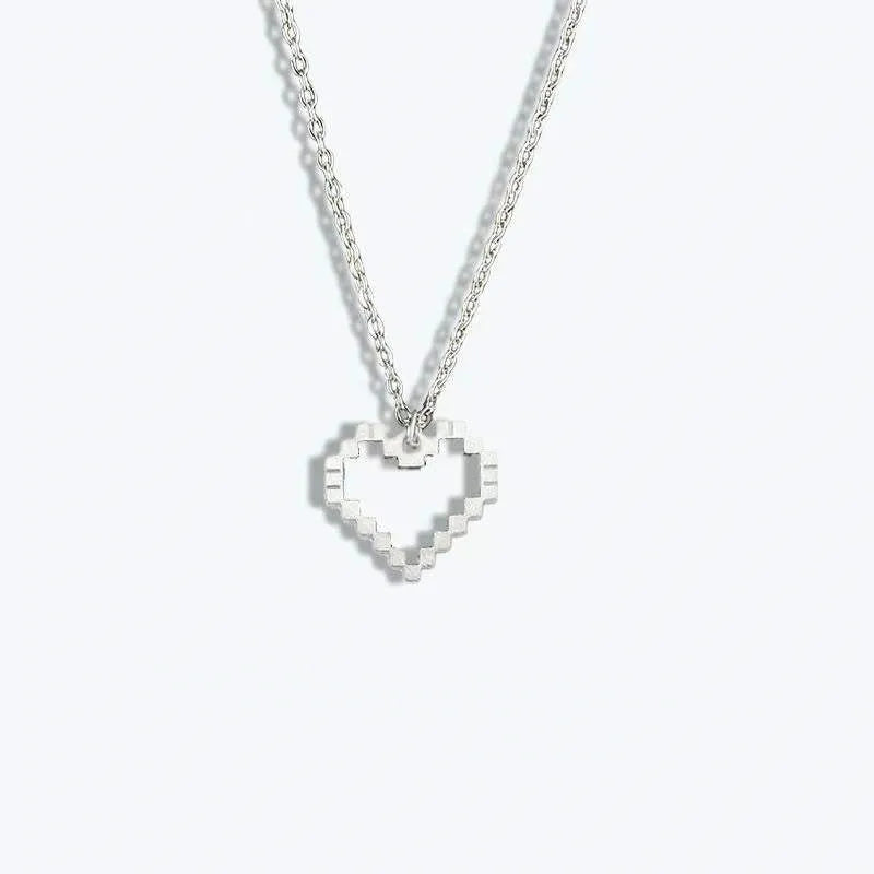 🖤"Razor Love" – Collar Gótico con Corazón de Cristal y Acero Titanio