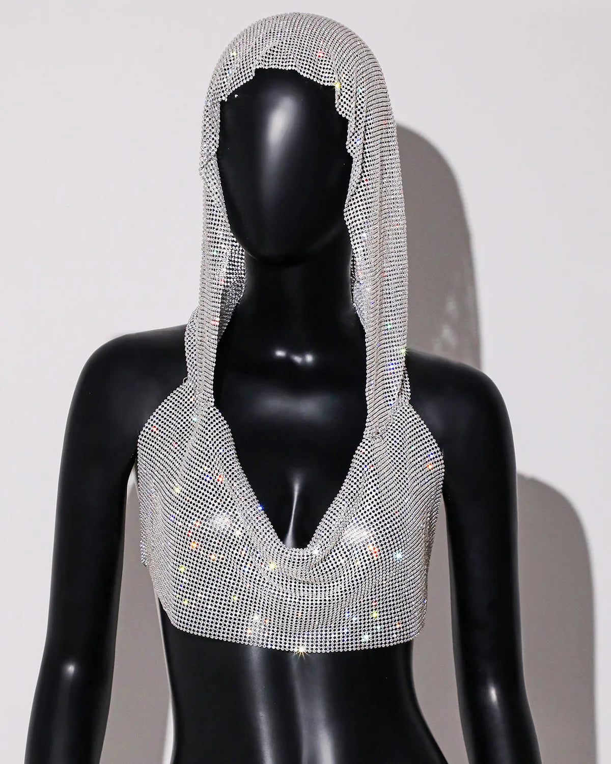 ✨ Crystal Hooded Crop Top – Malla Brillante con Strass