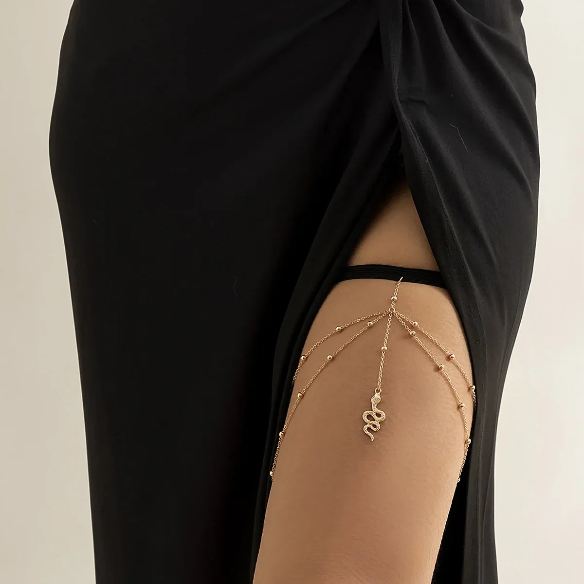 🐍 Boho Snake Thigh Bling – Cadena Pierna Bohemia con Brillos y Abalorios