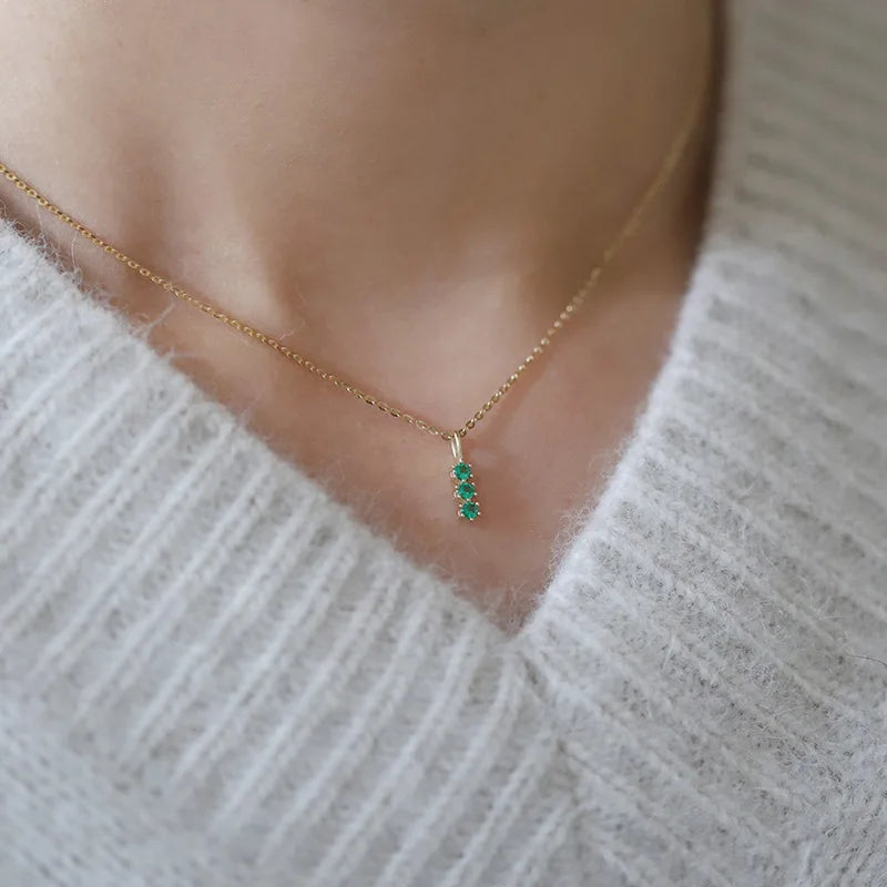 💚Emerald Whisper – Collar Plata 925 con Baño oro 14k & Trío de Zirconias Verdes 💫 Joya Retro y Mística