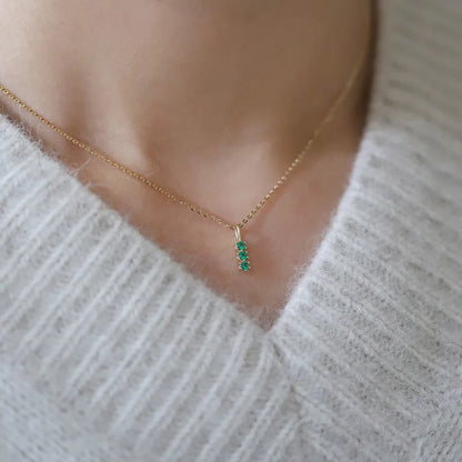 💚Emerald Whisper – Collar Plata 925 con Baño oro 14k & Trío de Zirconias Verdes 💫 Joya Retro y Mística