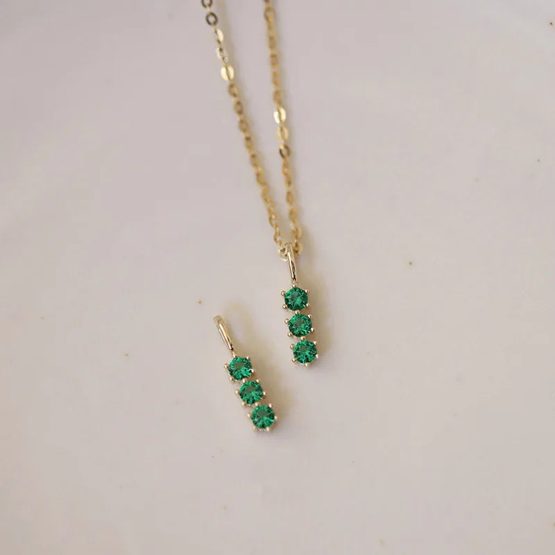 💚Emerald Whisper – Collar Plata 925 con Baño oro 14k & Trío de Zirconias Verdes 💫 Joya Retro y Mística