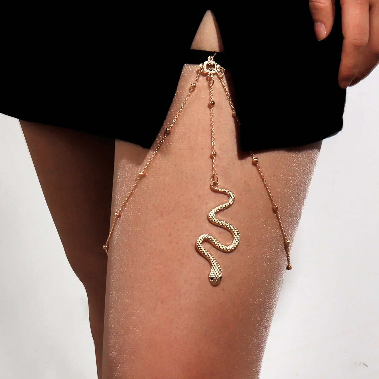 🐍 Boho Snake Thigh Bling – Cadena Pierna Bohemia con Brillos y Abalorios