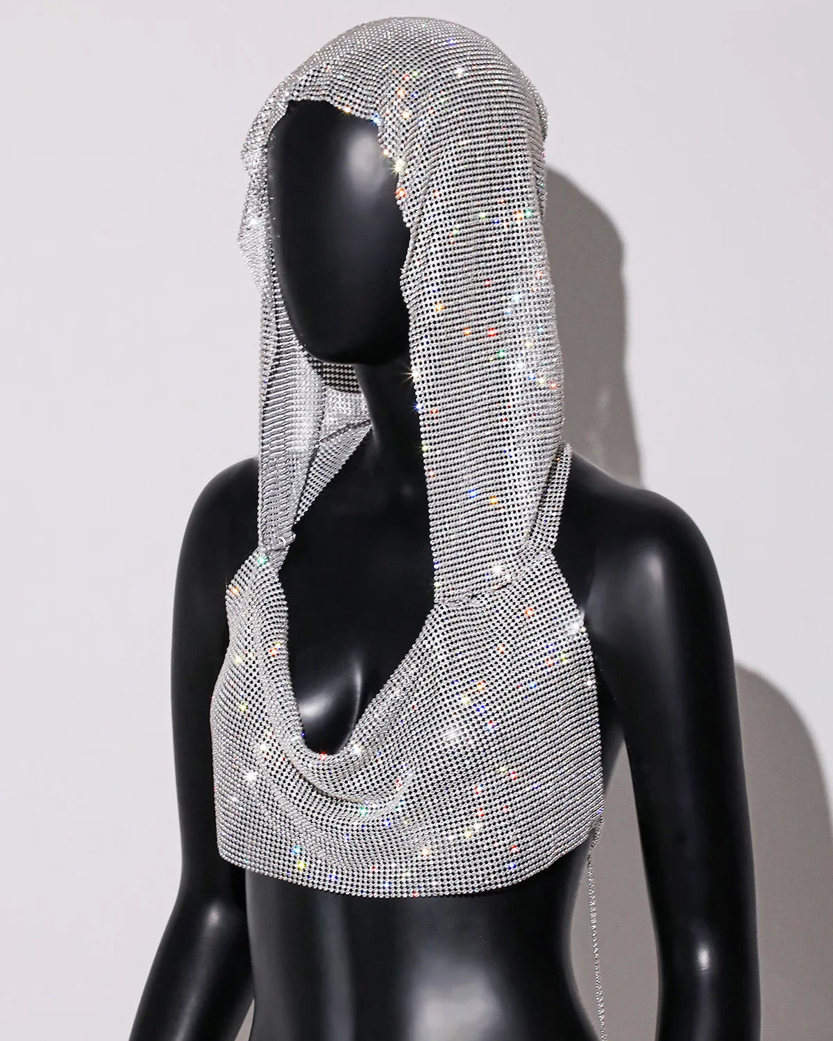 ✨ Crystal Hooded Crop Top – Malla Brillante con Strass