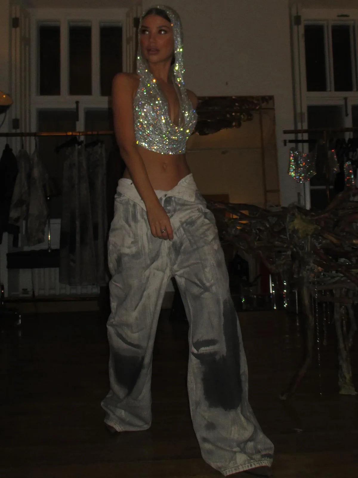 ✨ Crystal Hooded Crop Top – Malla Brillante con Strass