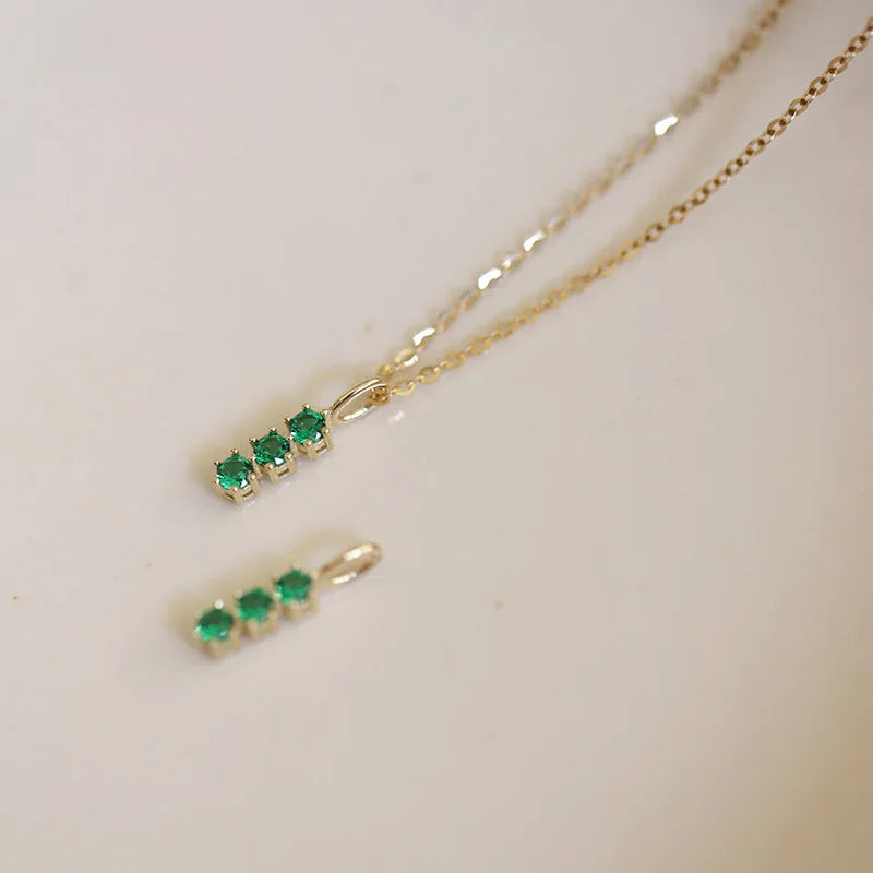 💚Emerald Whisper – Collar Plata 925 con Baño oro 14k & Trío de Zirconias Verdes 💫 Joya Retro y Mística