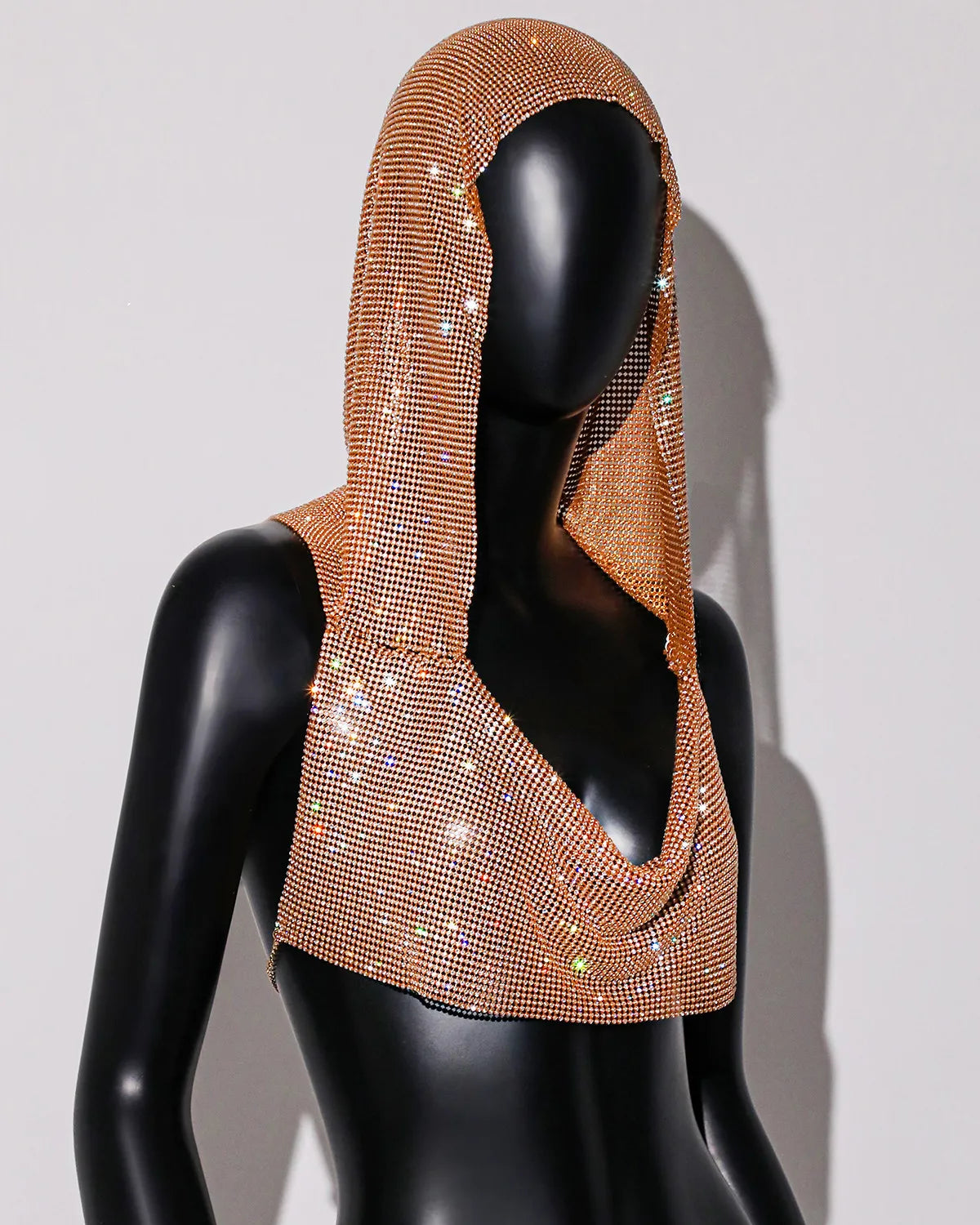 ✨ Crystal Hooded Crop Top – Malla Brillante con Strass