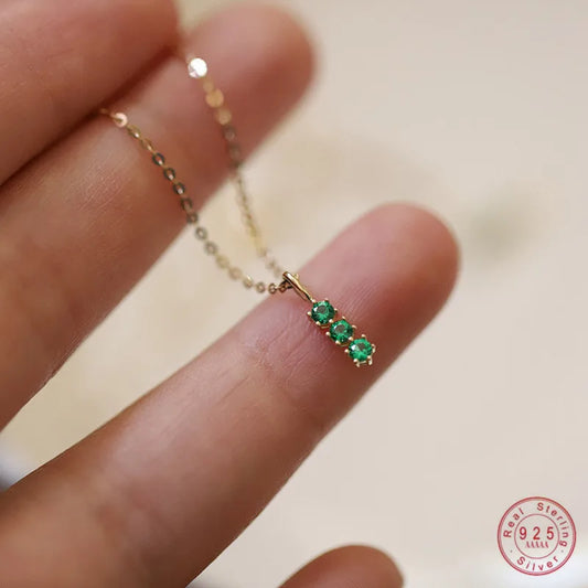 💚Emerald Whisper – Collar Plata 925 con Baño oro 14k & Trío de Zirconias Verdes 💫 Joya Retro y Mística
