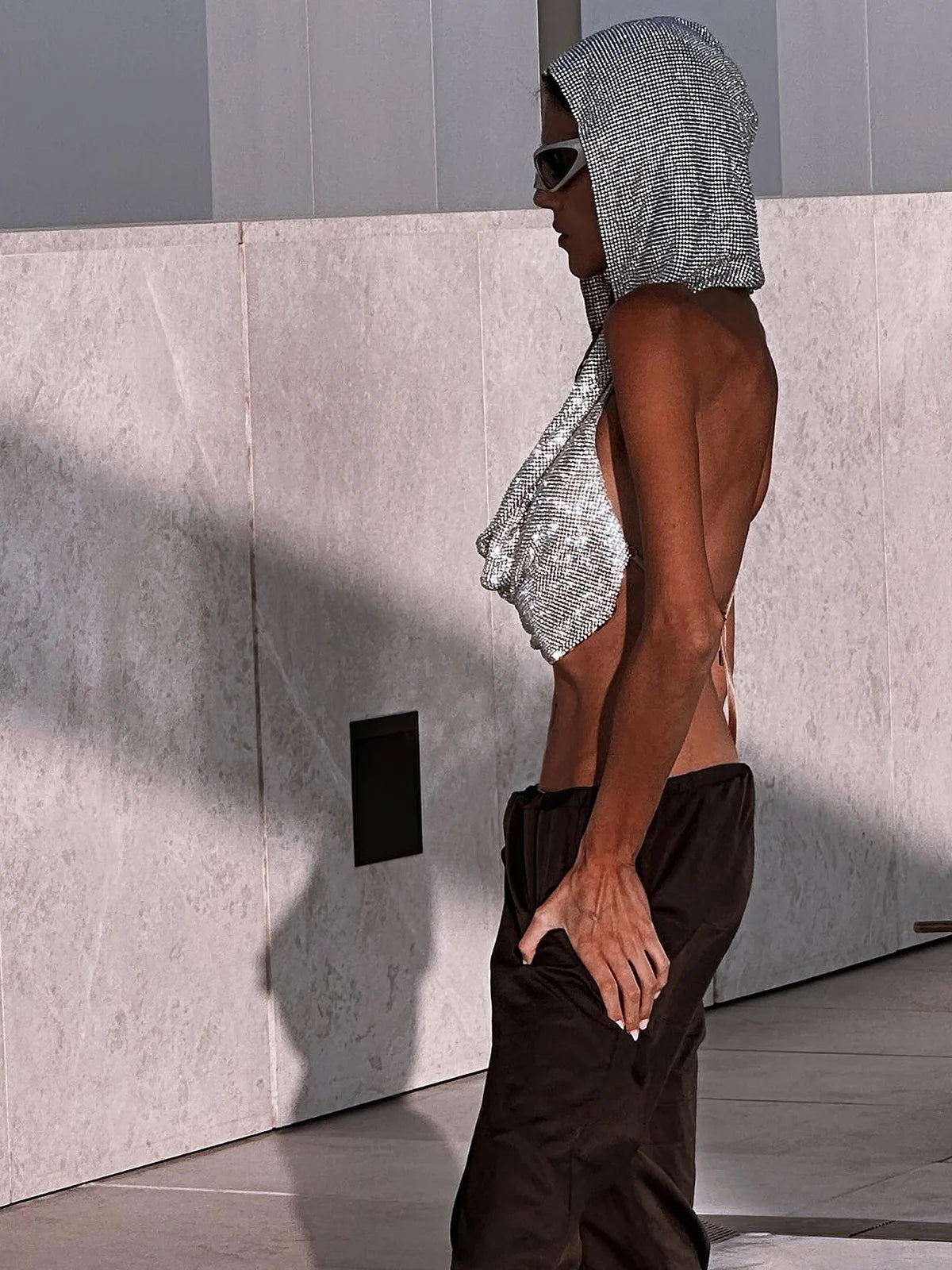 ✨ Crystal Hooded Crop Top – Malla Brillante con Strass