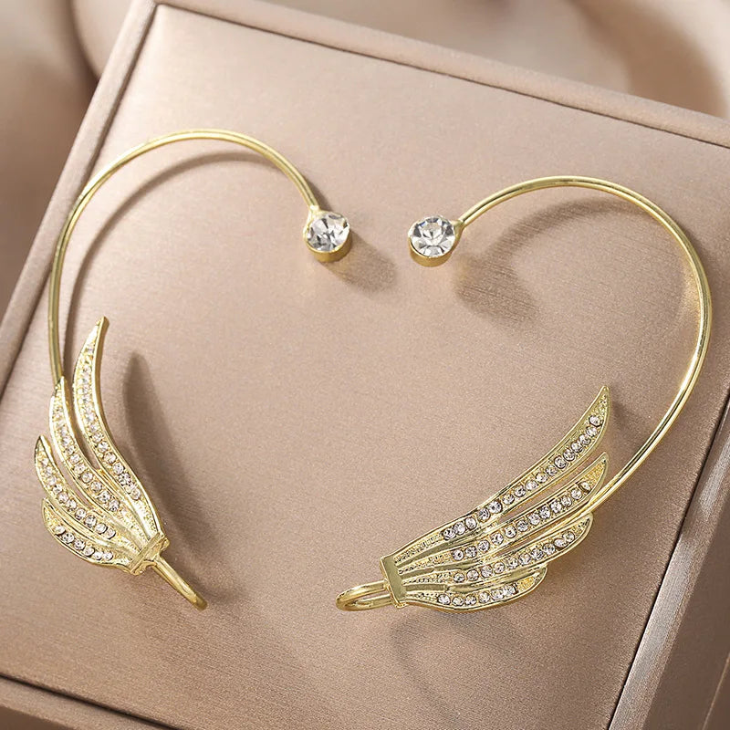 💎"Starlace Wings" 🦋Ear Cuff Clip con Mariposa, Cristales y Borla Estelar✨ 18 variantes a elegir