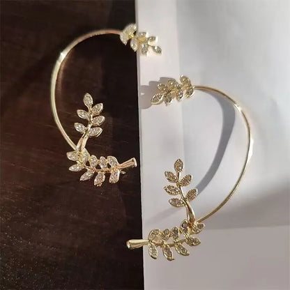 💎"Starlace Wings" 🦋Ear Cuff Clip con Mariposa, Cristales y Borla Estelar✨ 18 variantes a elegir